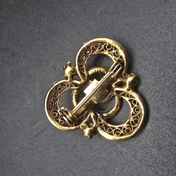 Vintage Gold Tone Twisted Knot Brooch Seed Pearls Blue Petite - Picture 6 of 6